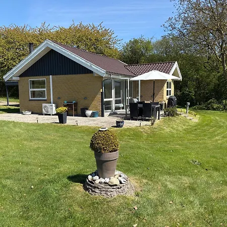 Fint, Avskilt Sommarhus Nära Stranden